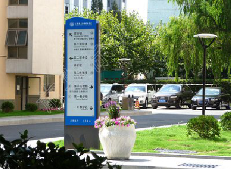 光泽哪些因素影响宣传栏的制作？